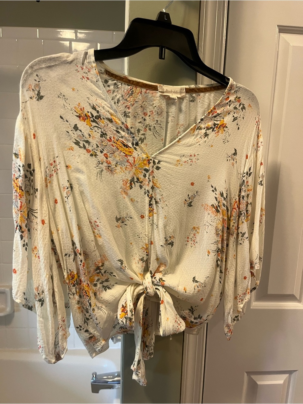 Altar'd State Cream Floral Tie-Front Blouse. Size S.